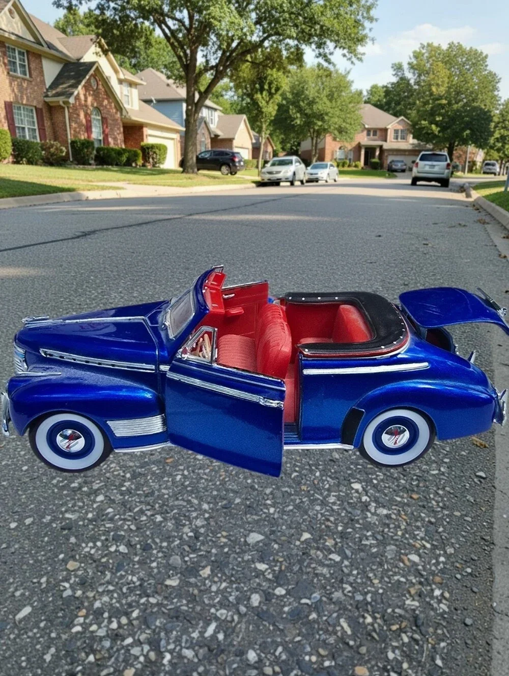 Welly 1941 Chevrolet Special Deluxe diecast model car Blue/ Red